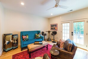 Unclassified image, 2 of 7, button - Cozy 1-bedroom apartment in tranquil Aiken just a short walk to downtown. (Aiken)