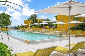 Pool - Modern Studio at The Standard Miami (Miami)