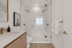 Bathroom - Modern Studio at The Standard Miami (Miami)
