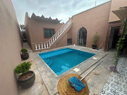 Private villa with a view of the lake—a peaceful retreat in Agafay.