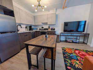 Private kitchen - 1 Bdrm Gem: Walkable, Downtown, Queen Bed (Detroit)