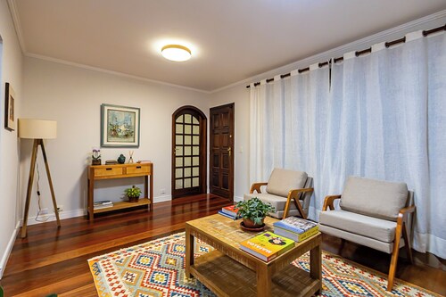 Charming 3-bedroom home near Curitiba’s top parks, with AC/heating & office