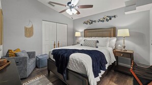 Room - Private Tropical Studio Pool, Patio & Full Kitchen. (Pinellas Park)