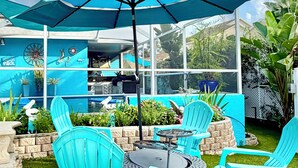 Outdoor dining - Private Tropical Studio Pool, Patio & Full Kitchen. (Pinellas Park)