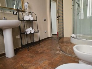 Standard-Doppelzimmer | Badezimmer