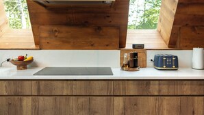 Private kitchen - Ripple View - Hot tub, Game Room, Fire Pit (Swan Lake)