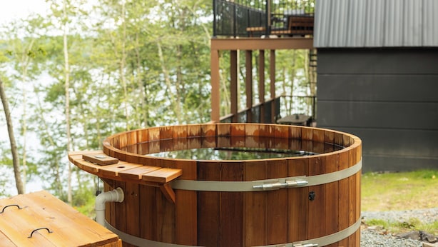 Outdoor spa tub - Ripple View - Hot tub, Game Room, Fire Pit (Swan Lake)