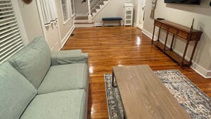 Living area - Quaint 2-bedroom Cottage Walking Distance to the Beach (Yarmouth)