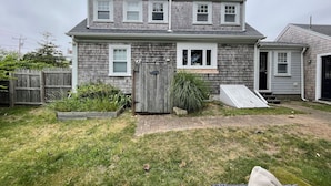 Exterior - Quaint 2-bedroom Cottage Walking Distance to the Beach (Yarmouth)