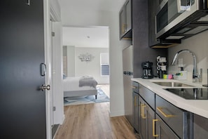 Private kitchen - The Columbus Hotel - The City Suite - 89-201 (Middletown)