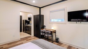 Room - The Columbus Hotel - The Canopy Studio - 52-301 (Middletown)