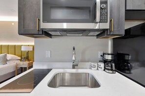 Private kitchen - The Columbus Hotel - The Scholar Suite - 89-307 (Middletown)