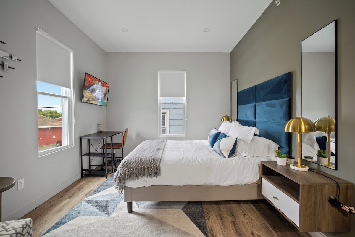 Iron/ironing board, travel crib, WiFi, bed sheets