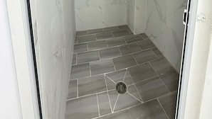 Basic Room | Bathroom - Palace Orange  (Guadalajara)