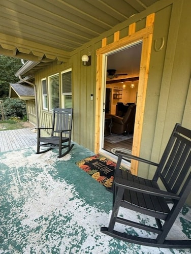 3BD Lake Glenville/Cashiers Farmhouse on 40Acres with creek, waterfall + donkeys