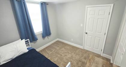 Cozy 2-Bedroom cottage near charming downtown Hampton and Buckroe Beach