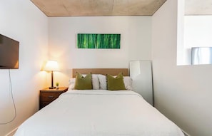 Room - Waterfront View 1bdrm Downtown, Free Parking, Next to Pier, Pike Place and Lumen (Seattle)