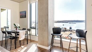 Dining - Waterfront View 1bdrm Downtown, Free Parking, Next to Pier, Pike Place and Lumen (Seattle)