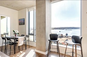 Dining - Waterfront View 1bdrm Downtown, Free Parking, Next to Pier, Pike Place and Lumen (Seattle)