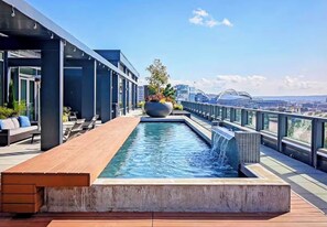 Pool - Waterfront View 1bdrm Downtown, Free Parking, Next to Pier, Pike Place and Lumen (Seattle)