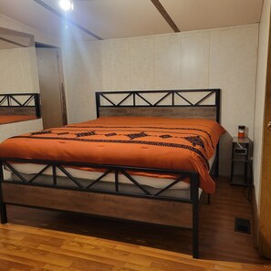 Room - Welcoming 2-bedroom mobile home with AC in cozy Eucha (Eucha)