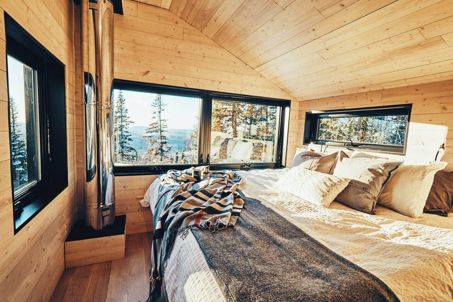 WiFi, bed sheets