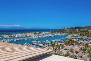 Marina - Oceanfront Penthouse Near Punta Mita-Beach Access (La Cruz de Huanacaxtle)