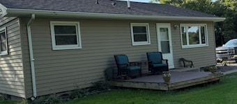 Enjoy Country living in this cozy little house. Yet only minutes from City life.