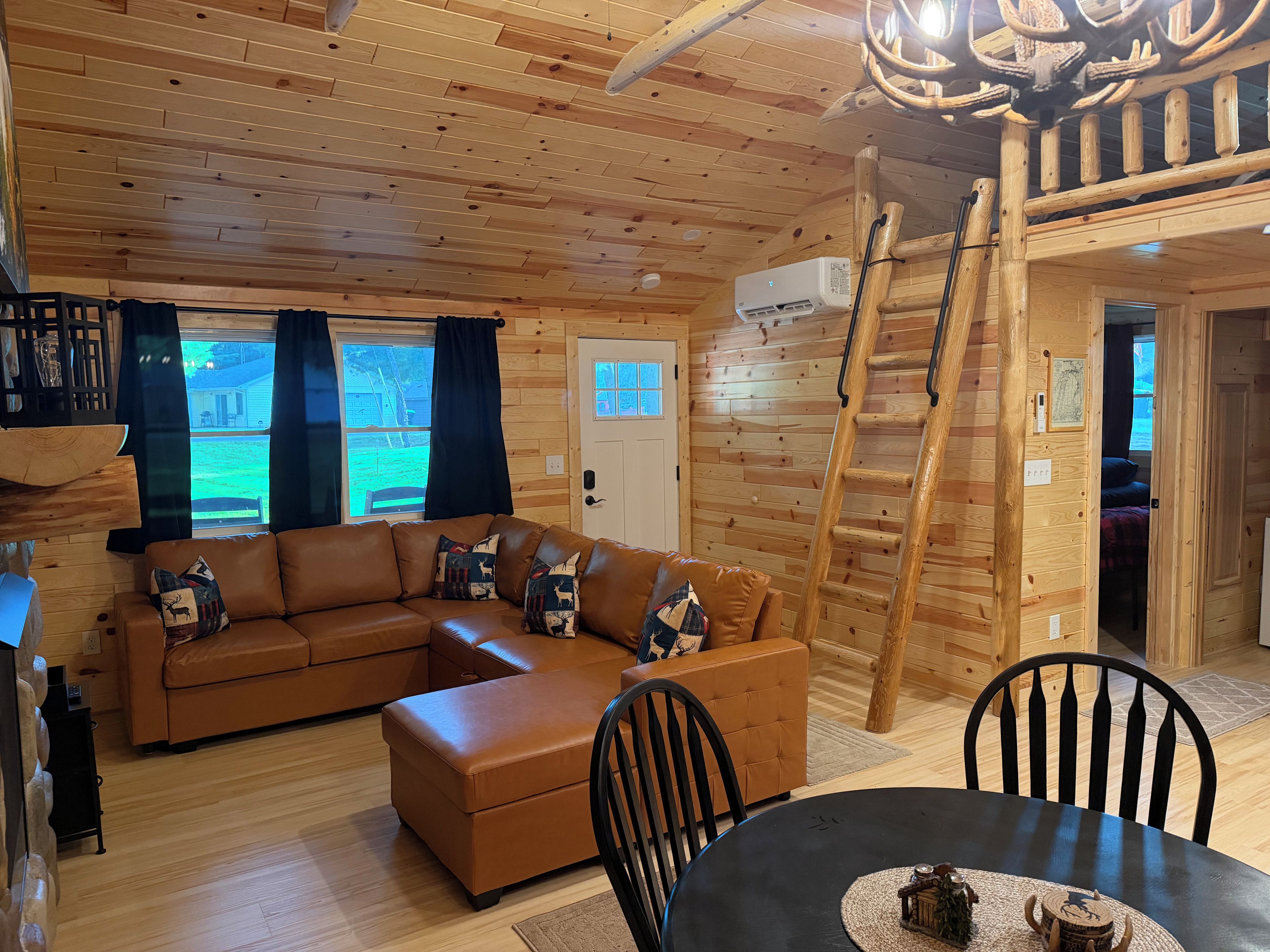Beautiful Log Cabin- Exit 222- Covered Patio- Wi-fi - Michigan