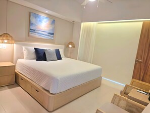 A modern bedroom with a large bed, bedside lamps, a painting, and a wardrobe. - Spacious 3-bedroom Ocean View apartment Flamingos Nuevo Vallarta (Nuevo Vallarta)