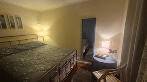 Unclassified image, 4 of 12, button - Anissa Shasta Hostel (Weed)