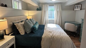 Room - 2-bedroom apartment on delightful Doty Island (Neenah)