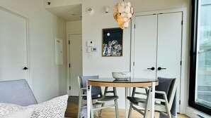 Dining - French-scandi canal living: EV & bike parking, gym (Montréal)