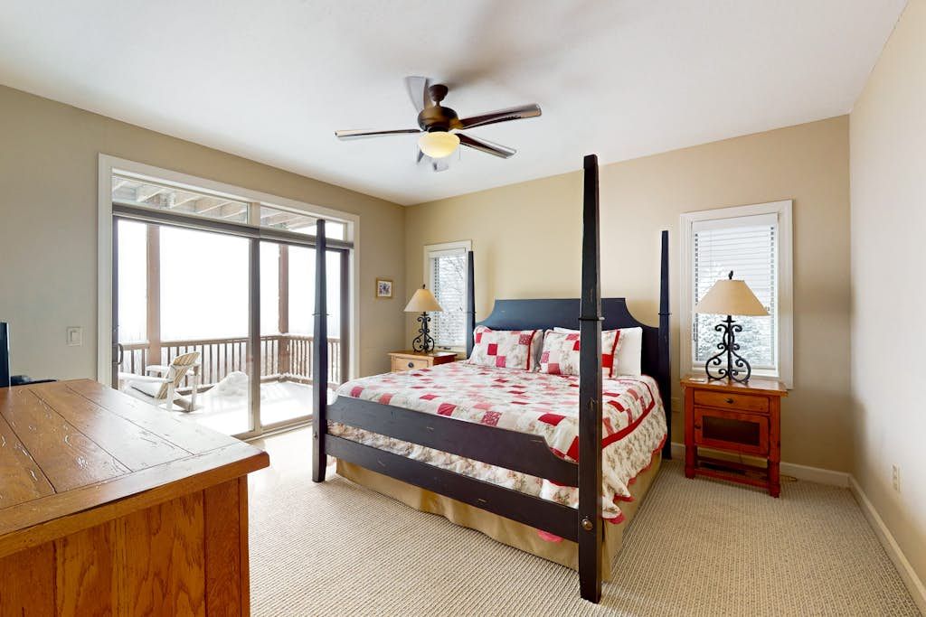 Iron/ironing board, WiFi (free), bed sheets