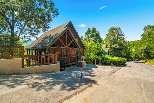 Firefly Forest • Stunning Mtn Views • Hot Tub • Sauna • Firepit • 5 Min to Pkwy!