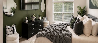 Modern Stay Near Hospitals, Dining & Topgolf