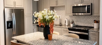 Modern Stay Near Hospitals, Dining & Topgolf