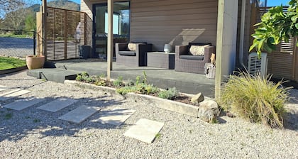 Peaceful Country Cottage in Aniseed Valley, Pet friendly!