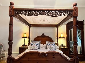 Cortinas blackout, tabla de planchar con plancha y wifi gratis 