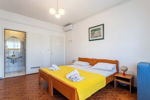 A hotel room with a bed, bedside table, and a mirror. - A5 - Apartment w pool, terrace and sea view (Dugi Rat)