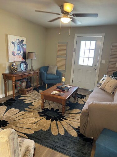 Adorable 3-bedroom house with AC in San Ygnacio