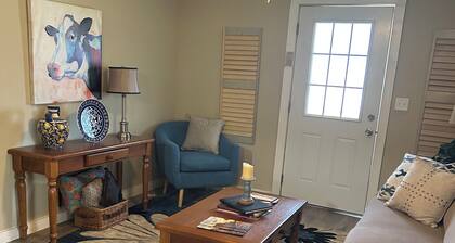 Adorable 3-bedroom house with AC in San Ygnacio