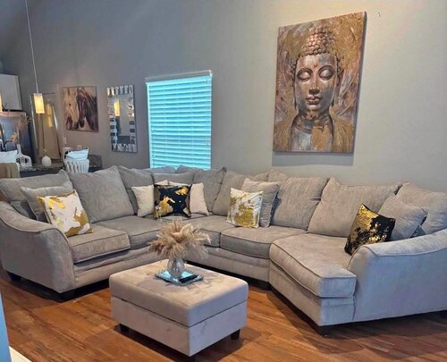 Cozy 2-bedroom apartment in beautiful Montgomery with AC