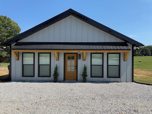 The Perfect Southern Cottage #1, 2 Bedroom 2 Full Bath. Cozy, Stylish & Serene.