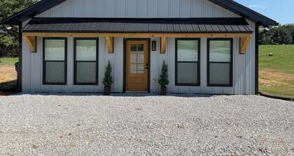 The Perfect Southern Cottage #1, 2 Bedroom 2 Full Bath. Cozy, Stylish & Serene.