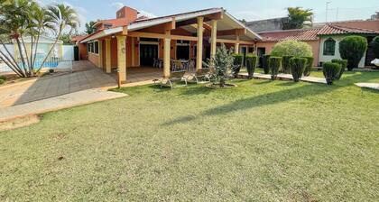 Villa Piave Mansion - Luxury Home for Groups in Maringa