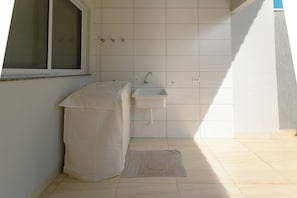 A small bathroom with a window, a sink, and a towel rack. - Imperial House with 3 Bedrooms in Maringa - BON705 (Maringá)