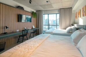 A hotel room with a bed, a desk, a chair, a TV, and a window with a city view. - Great Central Apartment for 4 Guests - CA904 (Maringá)