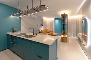A modern kitchen with a central island, a built-in sink, and a coffee machine. - Design and Modern Living in Downtown Maringa - NEO204 (Maringá)