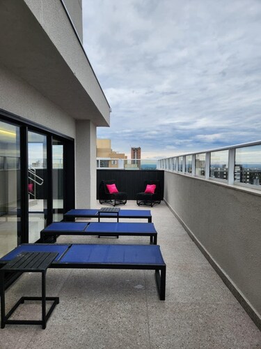 Private Room with Pool and Gym - BEDEO302B